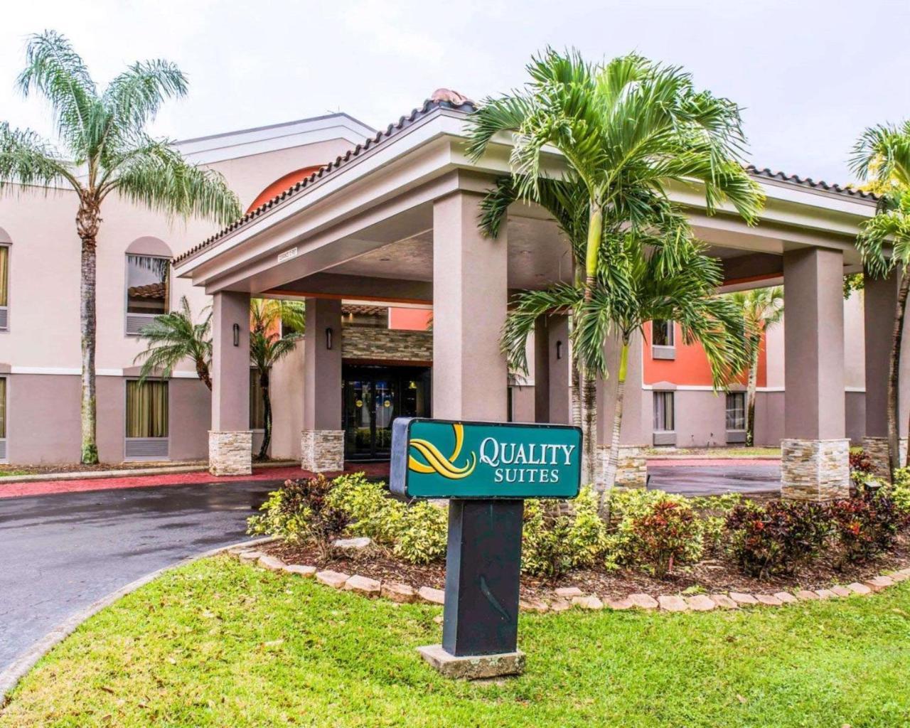 Quality Suites Fort Myers Airport I-75 Zewnętrze zdjęcie
